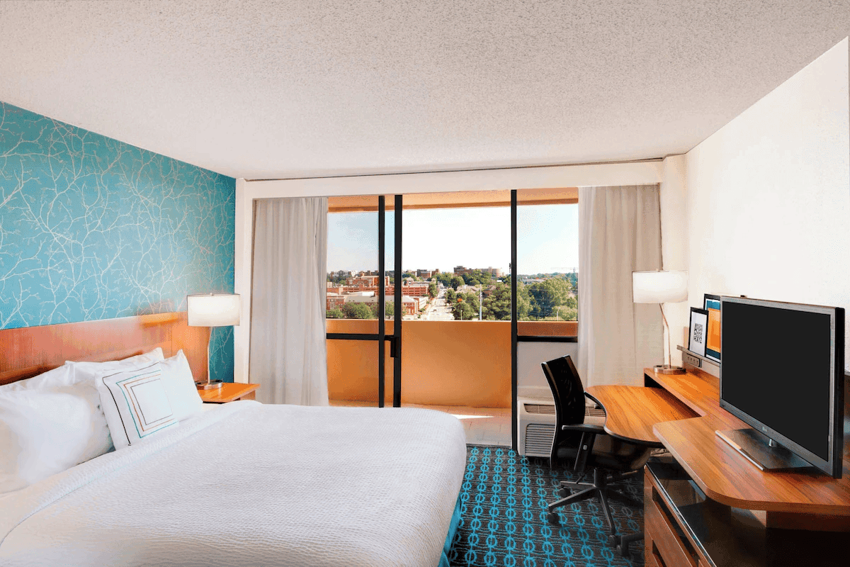 Fairfield Inn & Suites Charlotte Uptown room